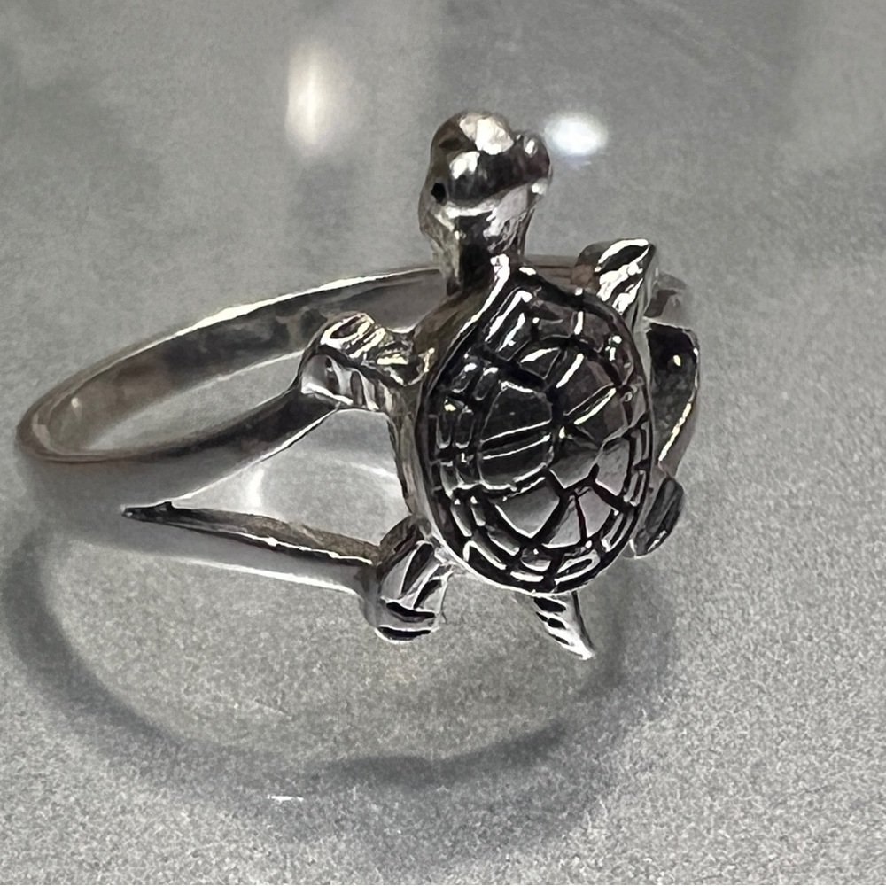 Very cute sterling Silver Turtle Ring Size 6